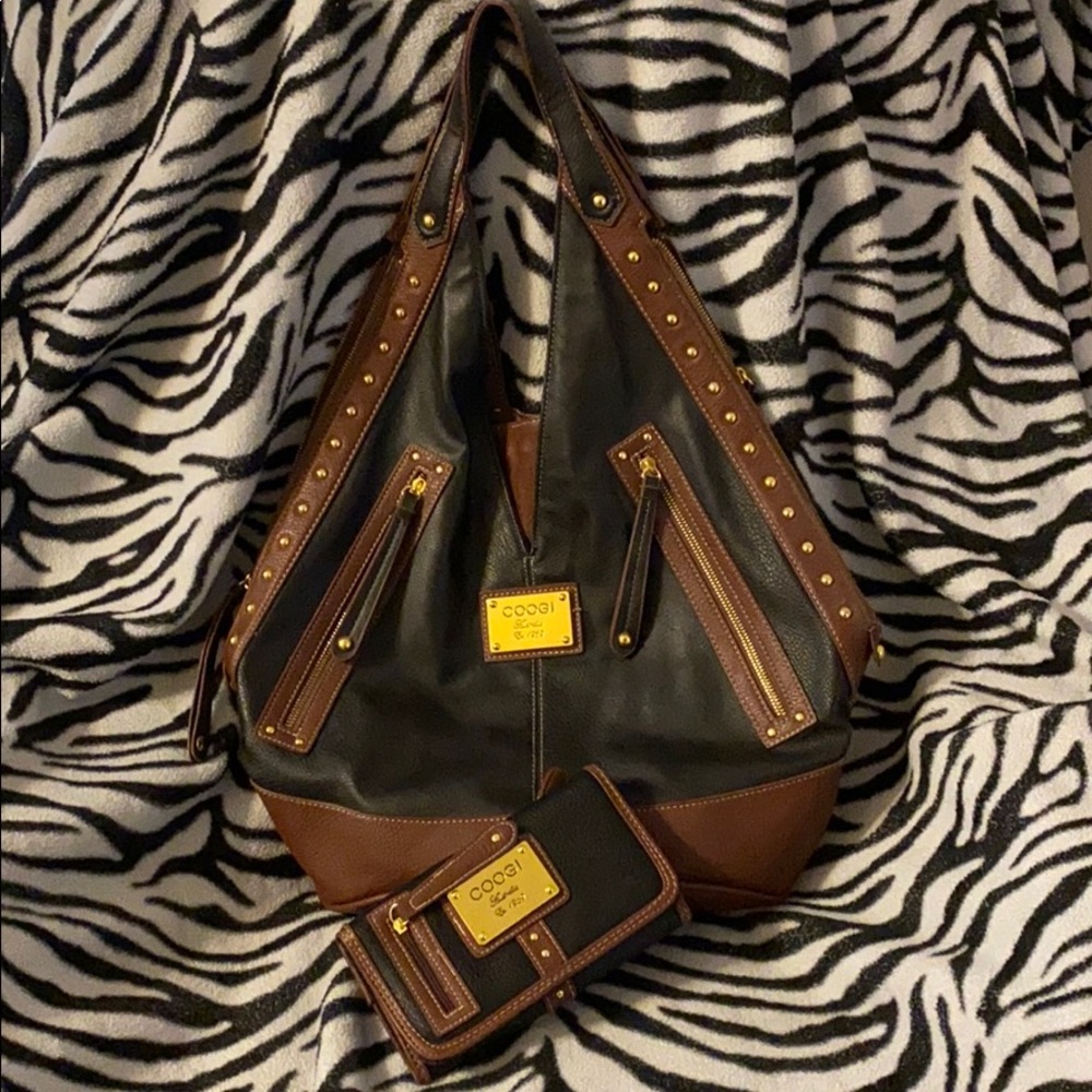 Coogi v-zip large hobo purse with matching wallet